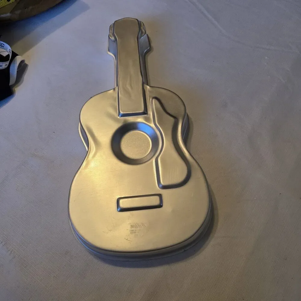 Vintage Wilton Aluminum Guitar Cake Pan 502-925 17” X 9” 1971